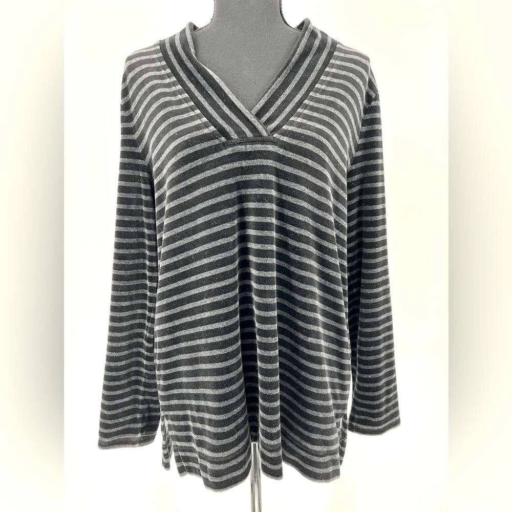 TALBOTS BLACK AND GREY STRIPE V-NECK SOFT VELOUR‎ PULLOVER